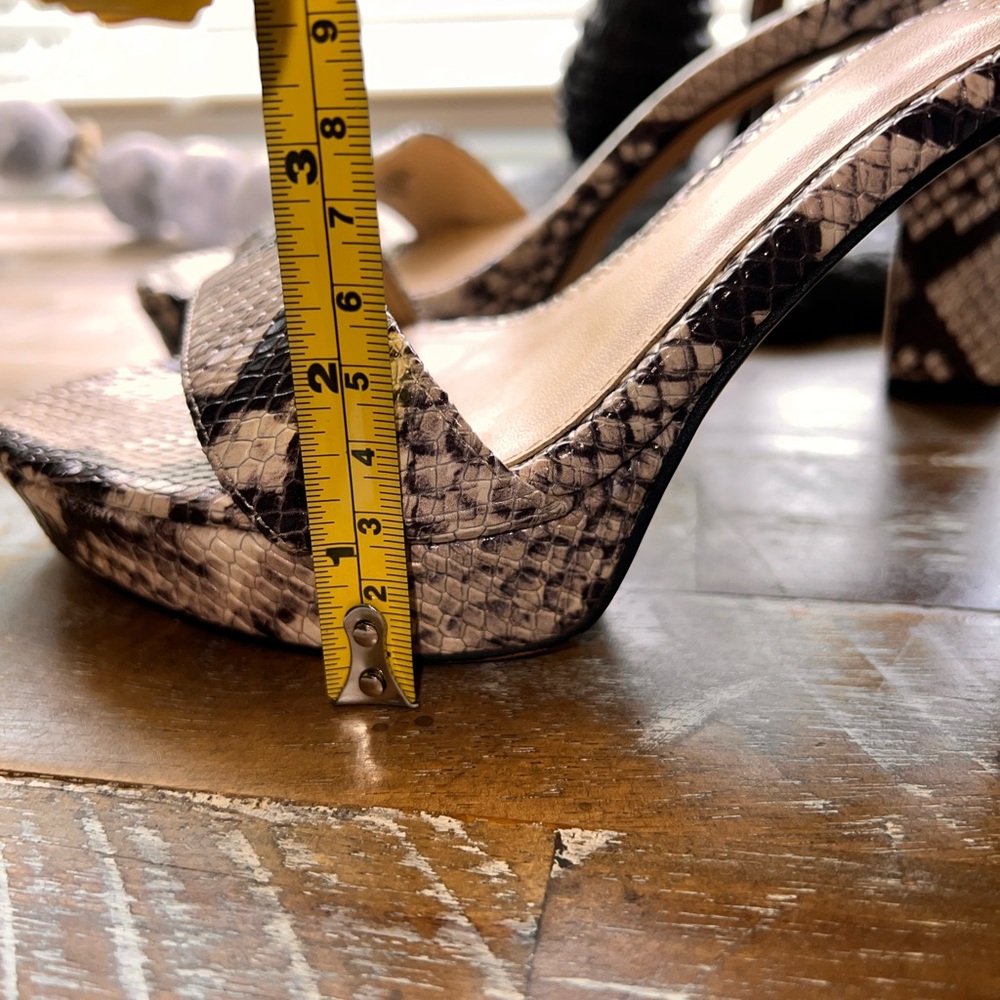 Vince Camuto platform snakeskin 4โ high block heels ankle straps open toe - Picture 9 of 15